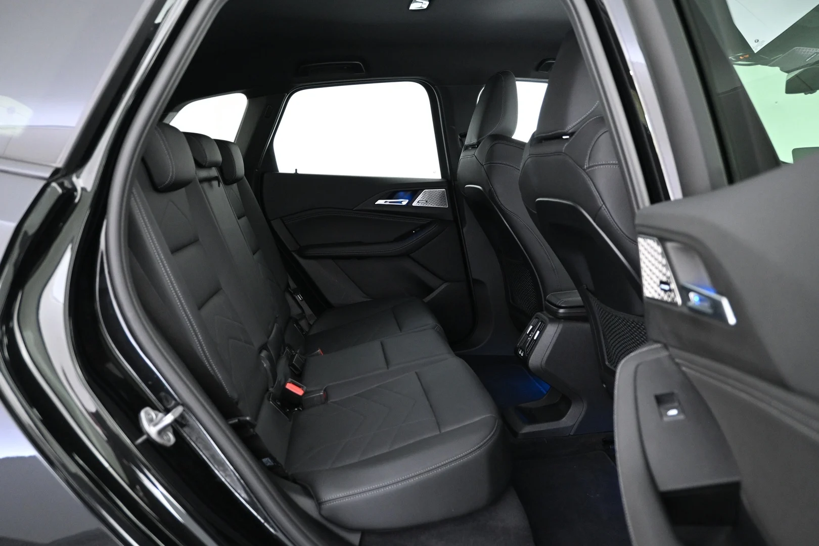 Car Image - 2rAjSPBlSeFVgD9jwjqO14