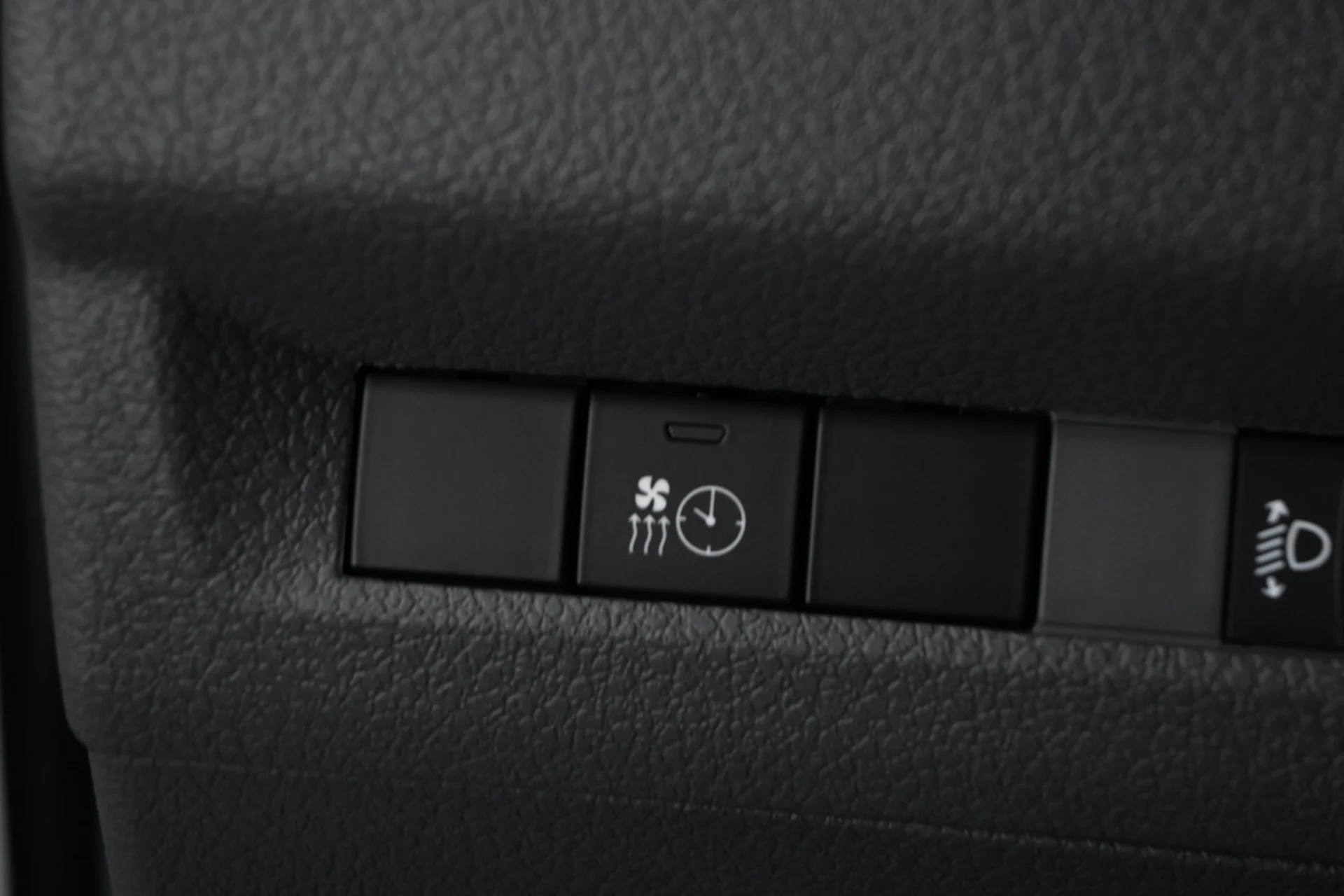 Car Image - 2KHxR7fGLq8BSMYwj60tRg