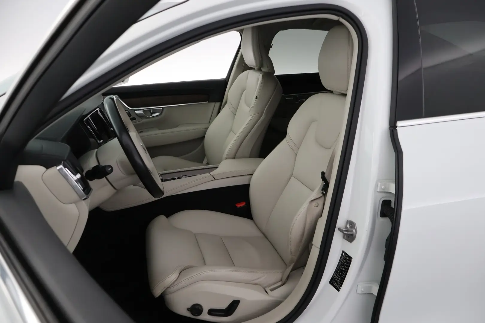 Car Image - rsrT9txfg9CElAnVdHzcE