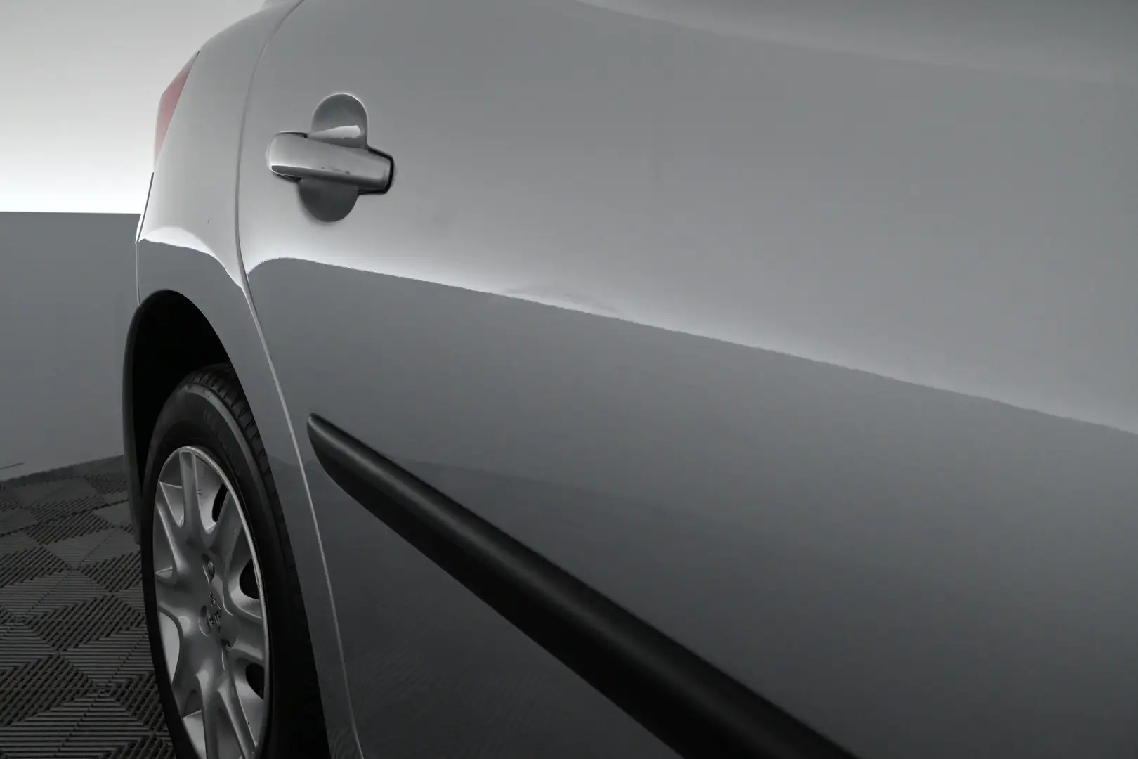 Car Image - 4YhIM3jfJrkYlq1GFWMejK