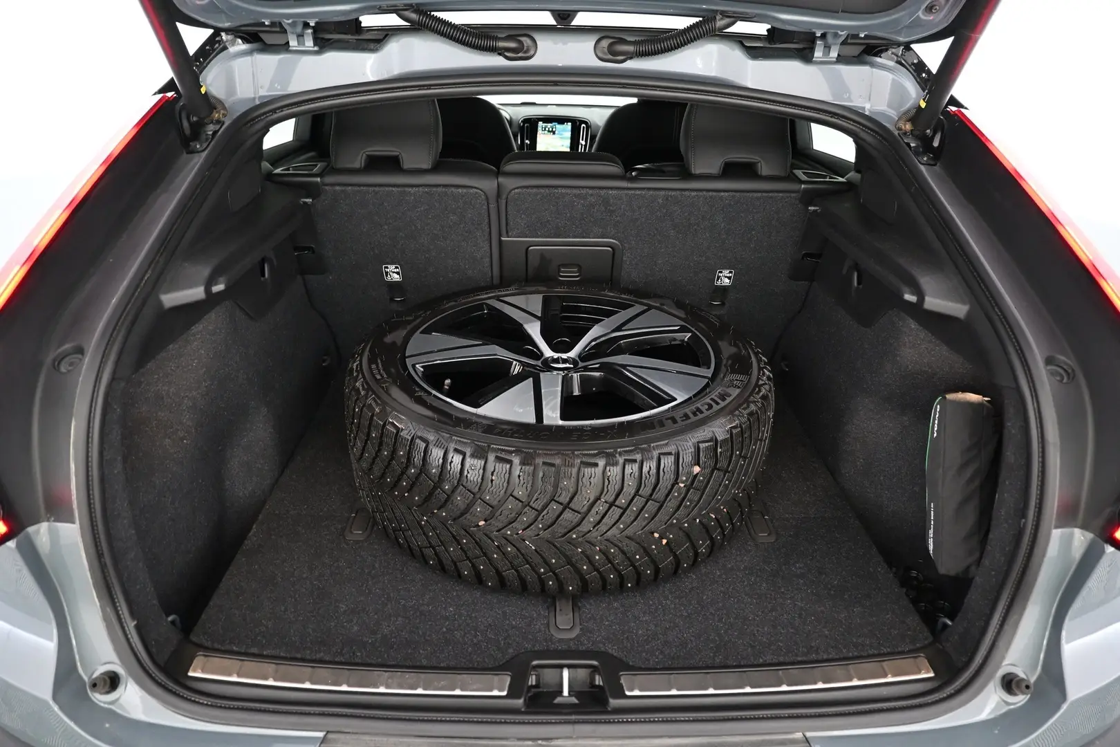 Car Image - 18odK4CNlEcjZbroKRNOXd