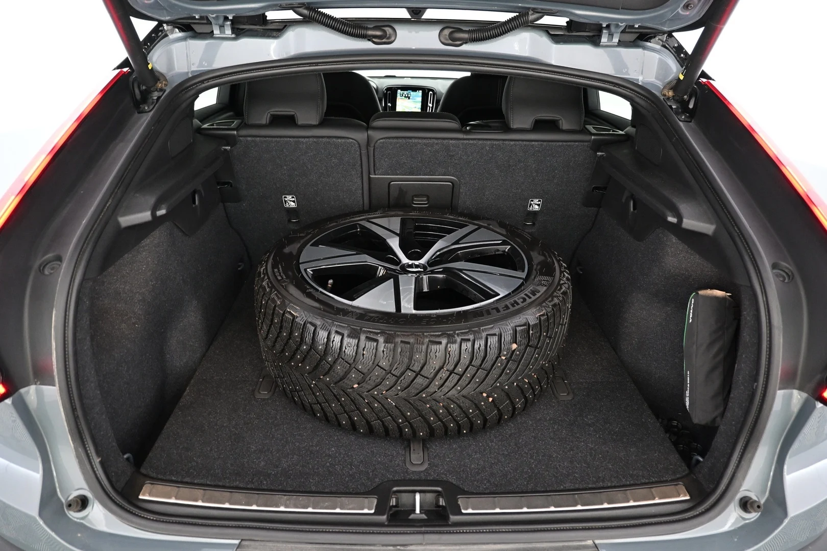 Car Image - 18odK4CNlEcjZbroKRNOXd