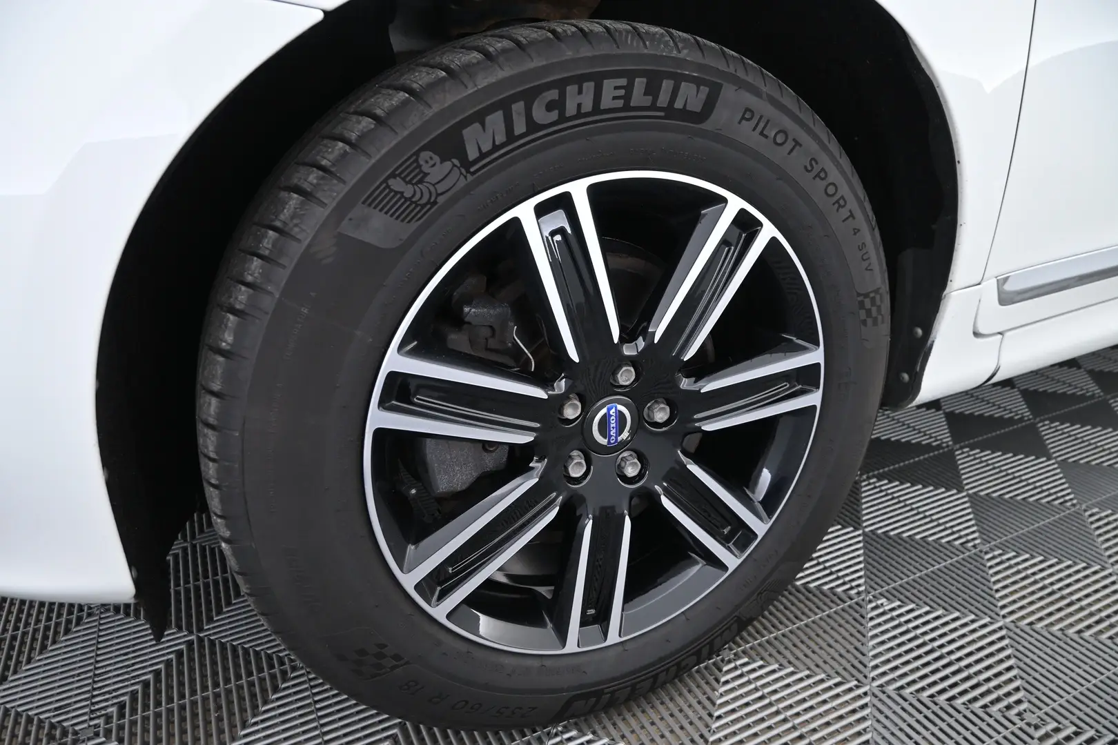 Car Image - 45fTbKPT6vs7YL6sogLMlN