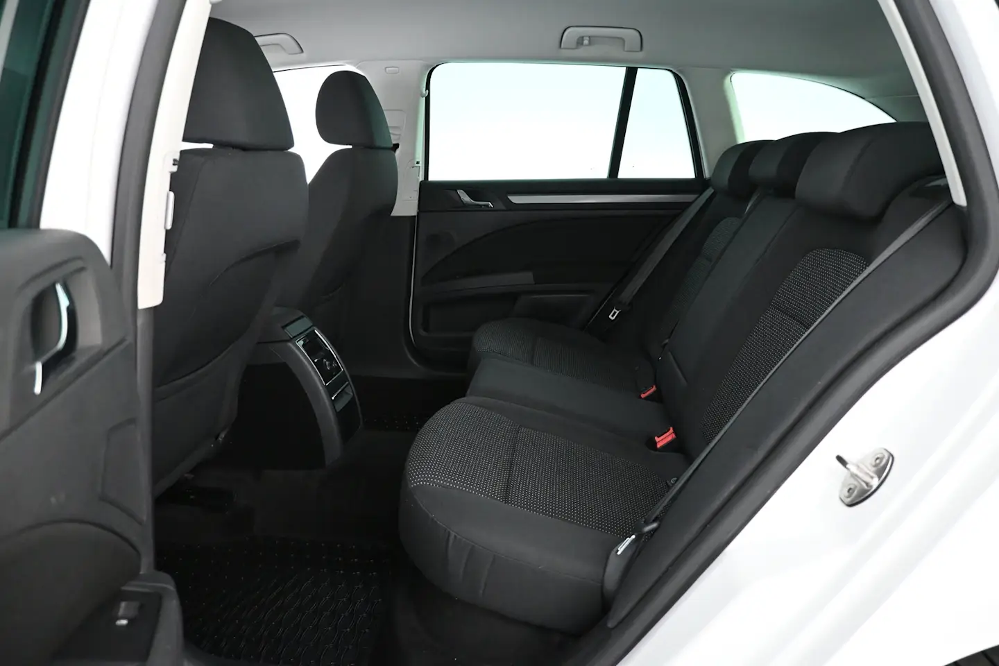 Car Image - 2gbnXzu47nrNFDmAGCnWQo