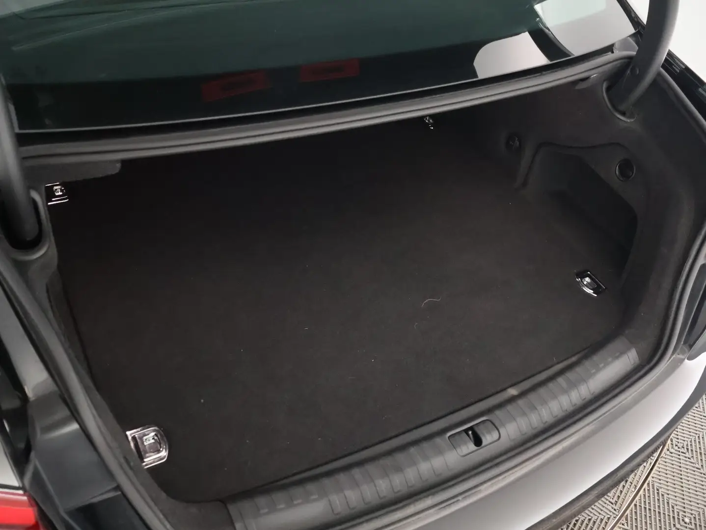 Car Image - 3xzIxFtcVHdUqZOpXLaoxO