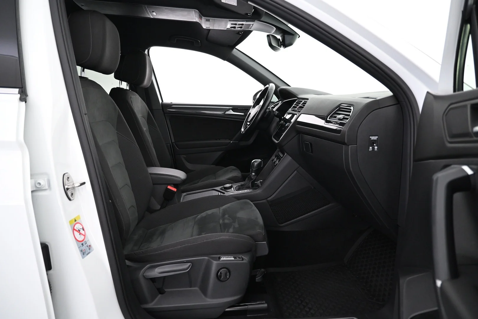 Car Image - 5c9vlWUNsqZvrsiSQ7G3Yj