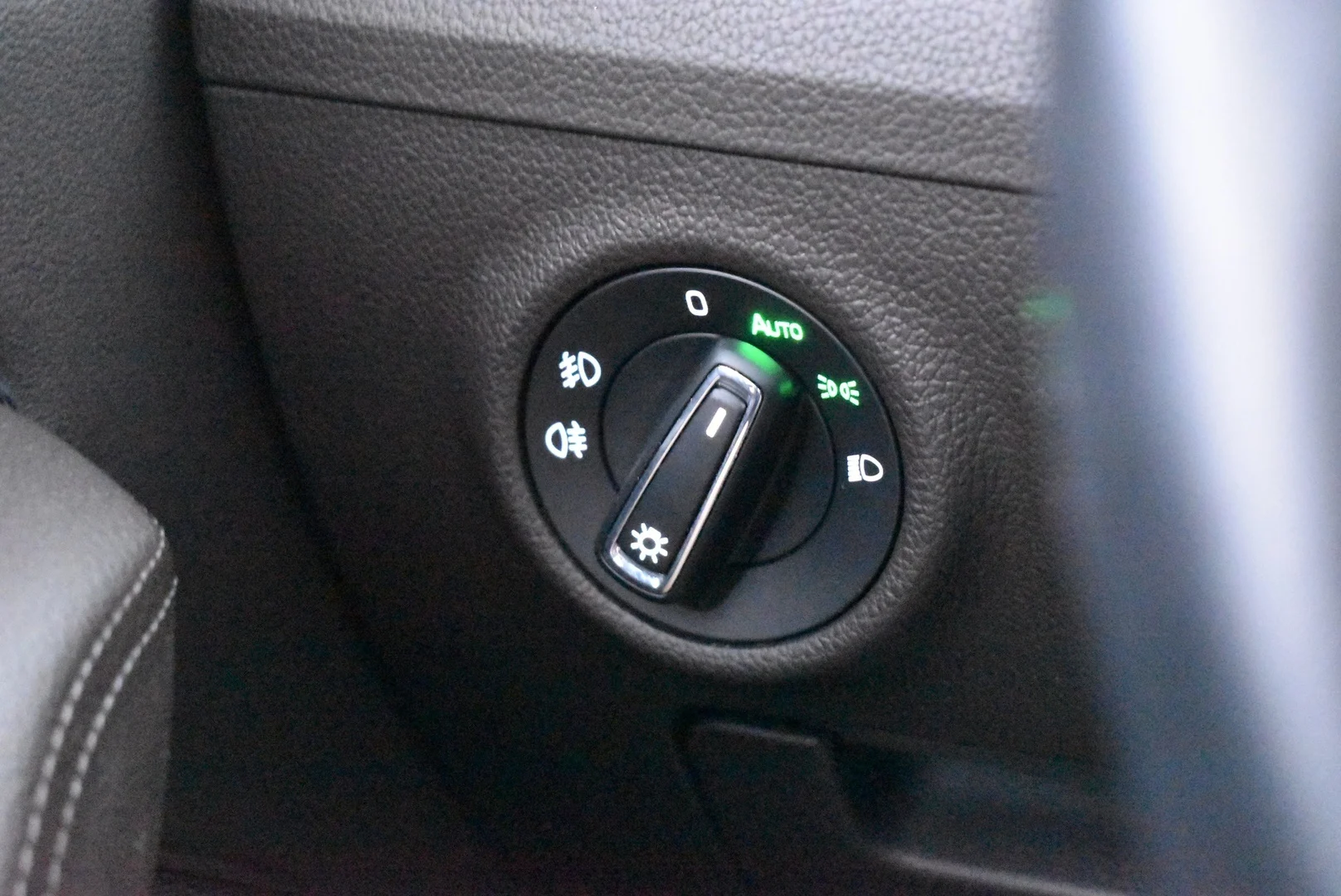 Car Image - 13w25zp9MWms980aX5wsN7