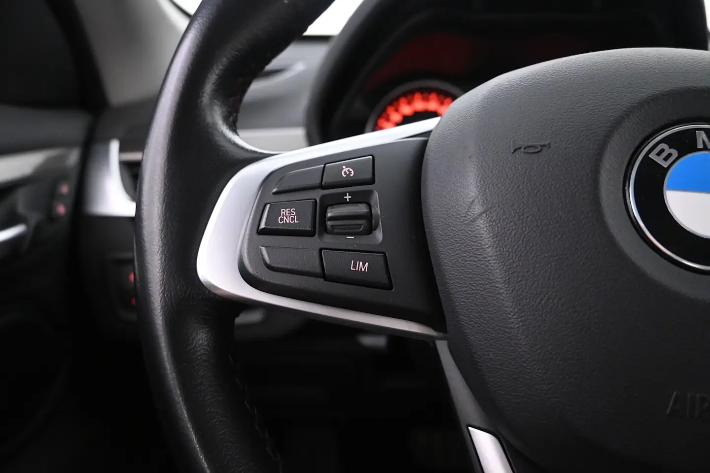 Car Image - 5udx5uuP4a9roQSjRiCfJF