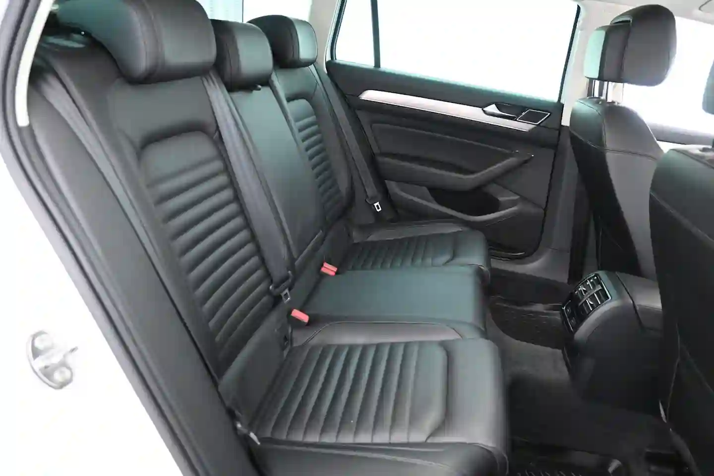 Car Image - dUVTut2RZ8LpI6qOiLTPd