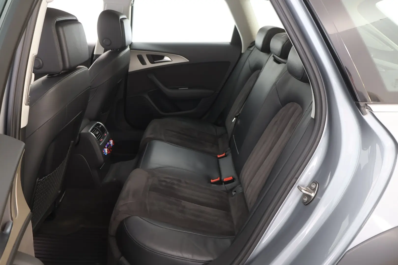 Car Image - 4rREyZxyrwDnVVvDxit50i