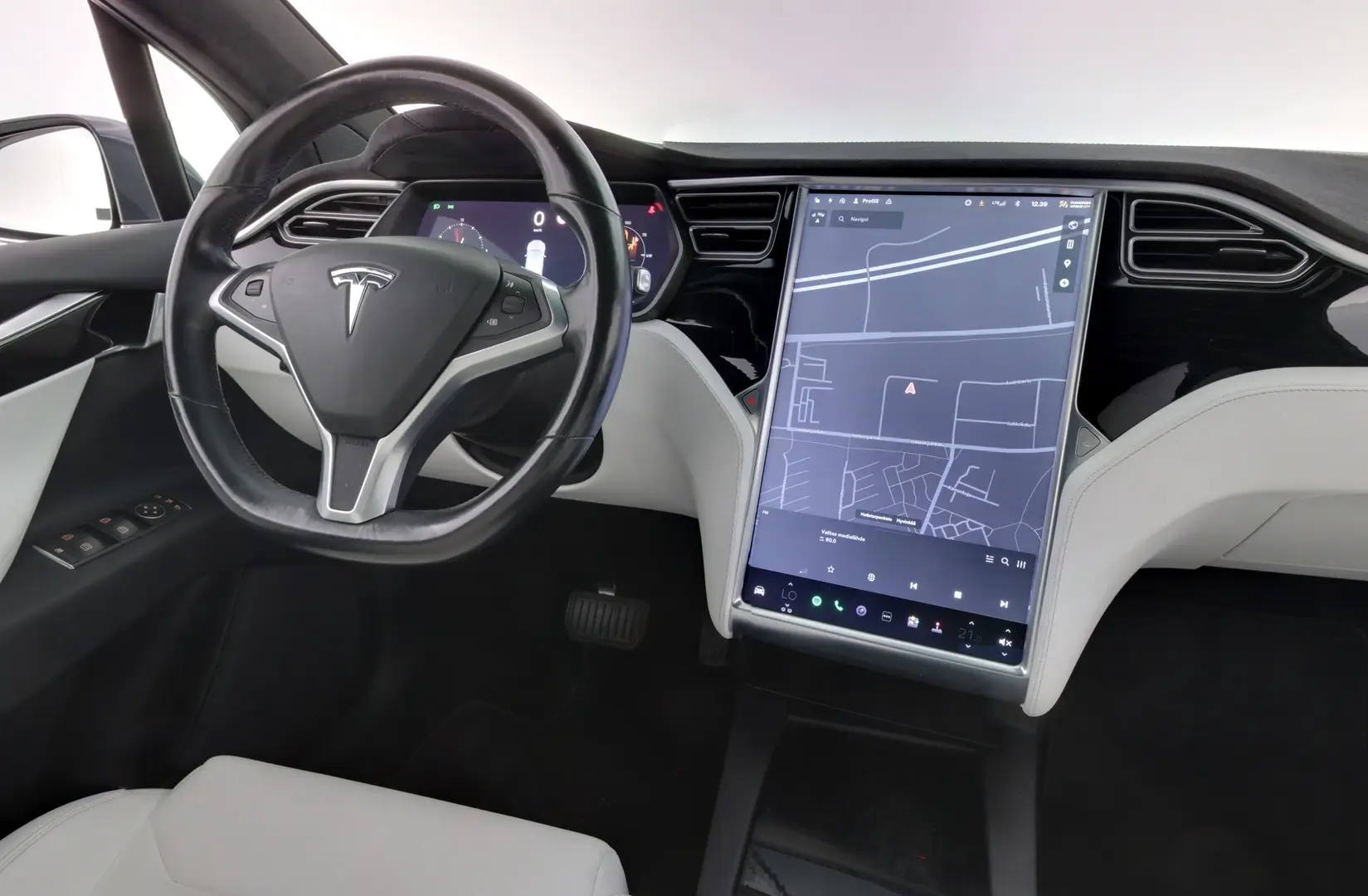 Car Image - 3x3D9vGbX5HxsffwqSjKk1