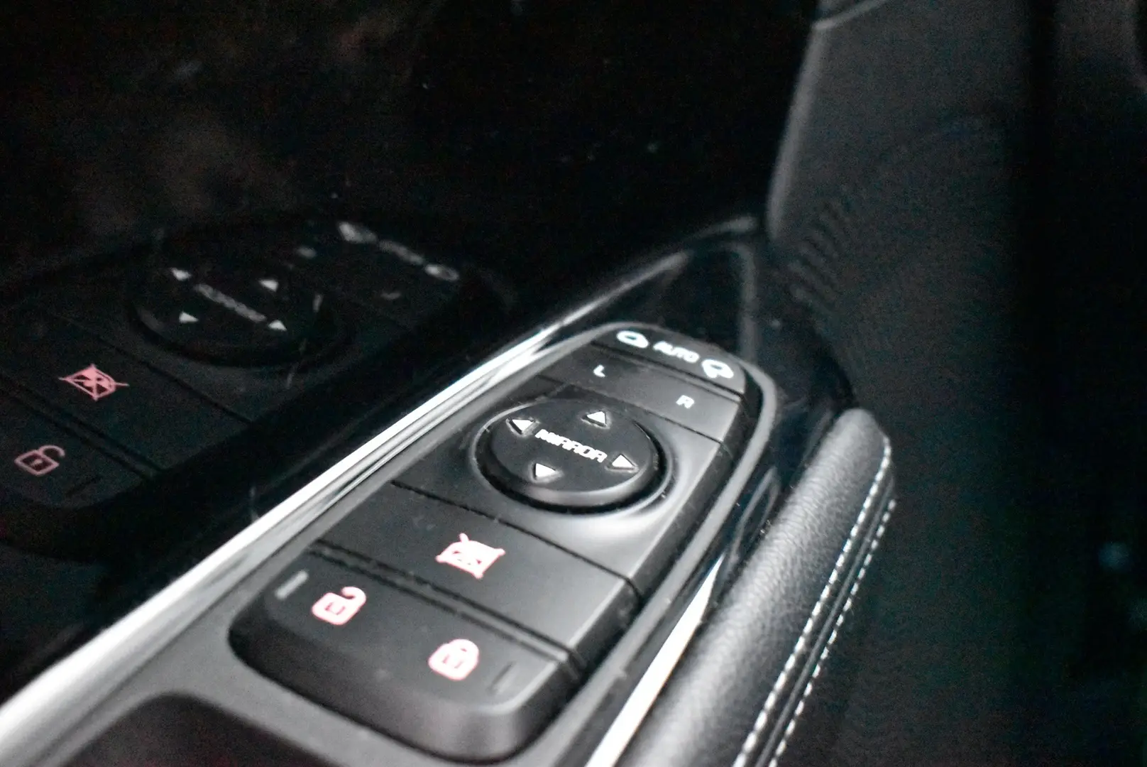 Car Image - 1Eif5s4d5EluTQso3DYCQH