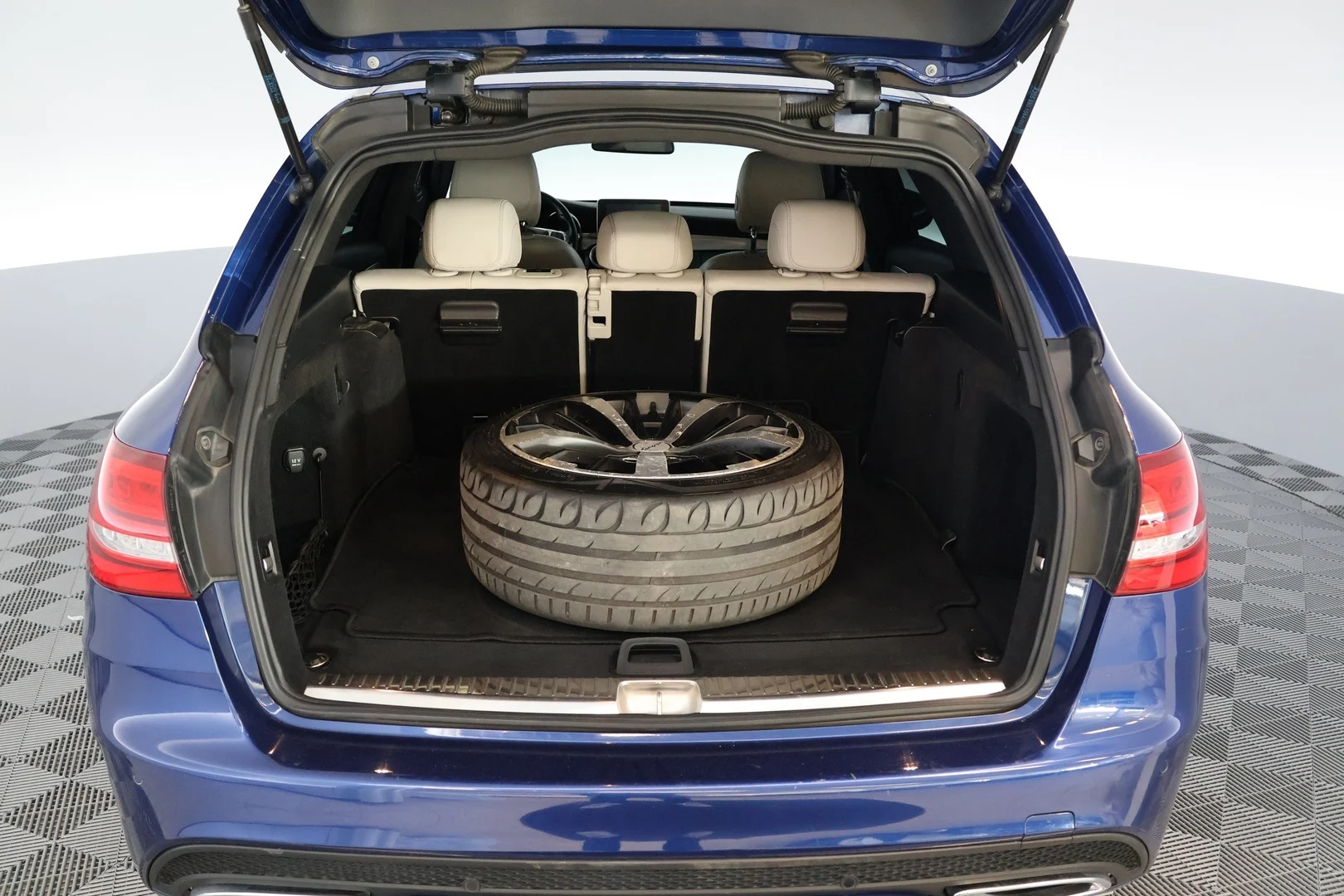 Car Image - 2nfyo82dJrq9ys1f7YATVp