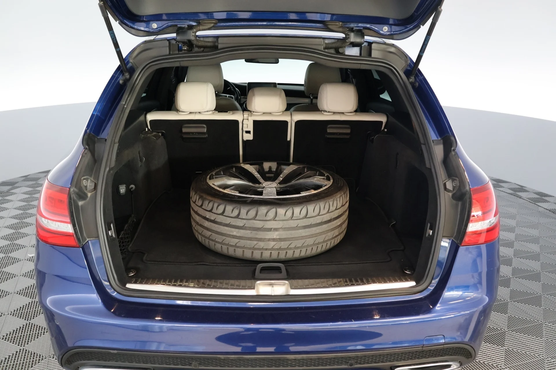 Car Image - 2nfyo82dJrq9ys1f7YATVp