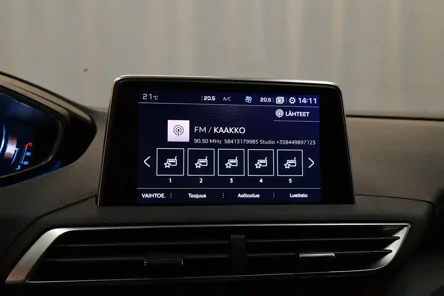 Car Image - 6OzM9BaLn2ZFmYSNowJ2ct