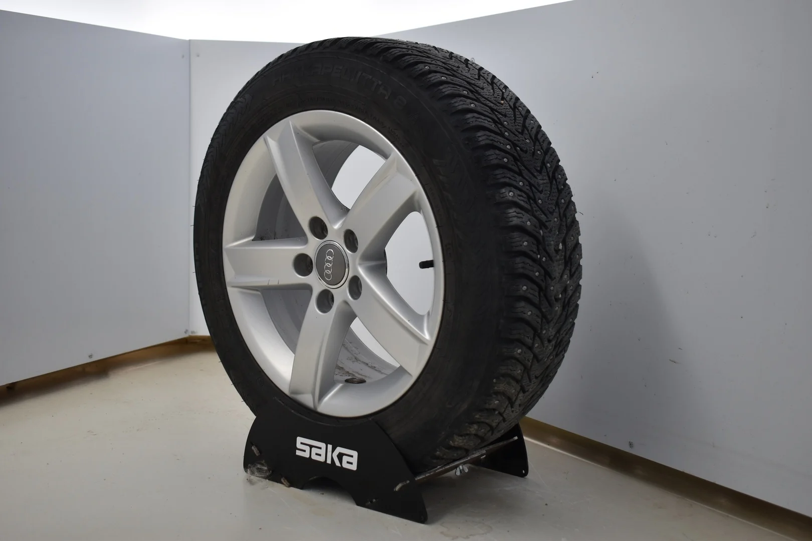 Car Image - 31EkE0RKpO76H7REc8f4dL
