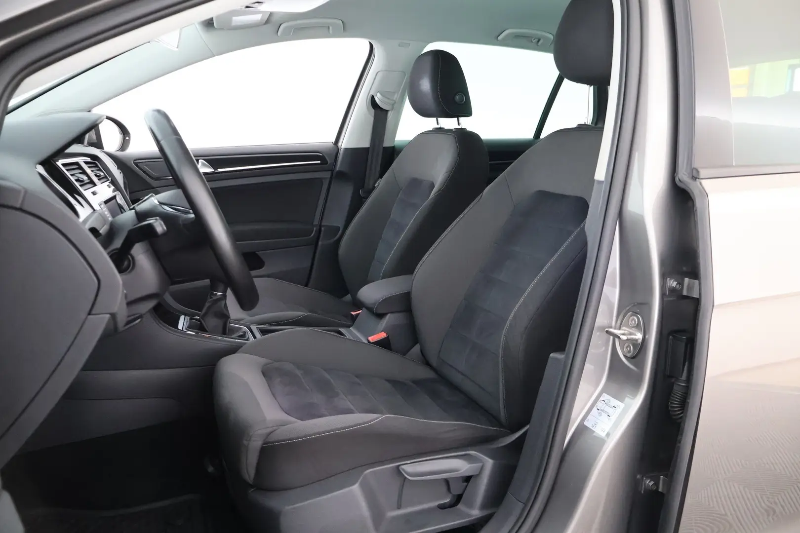 Car Image - 75FPxitWmI8EO70C0Ty2N