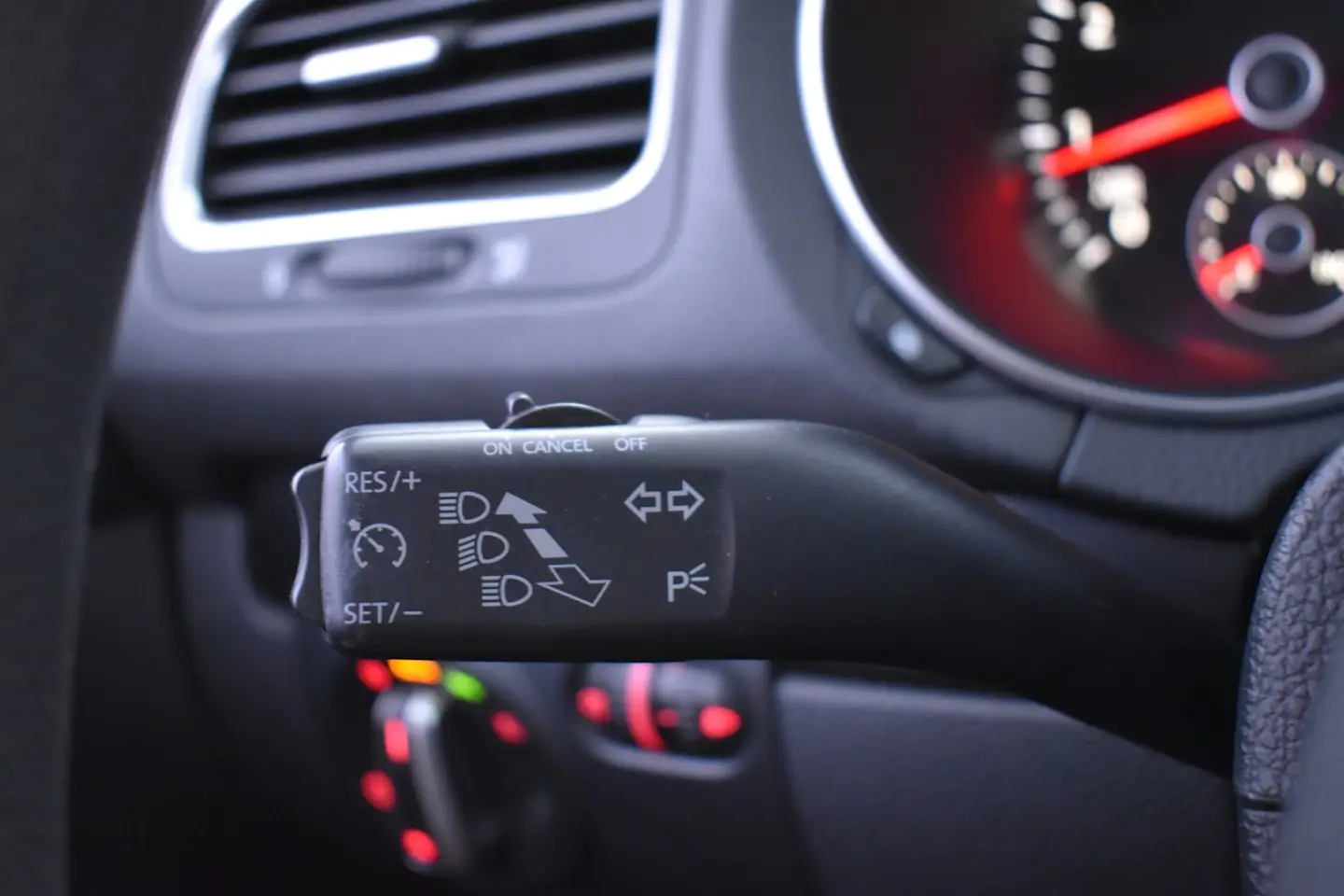 Car Image - 5M6FamZ0mP2iJkxN7WBYEb