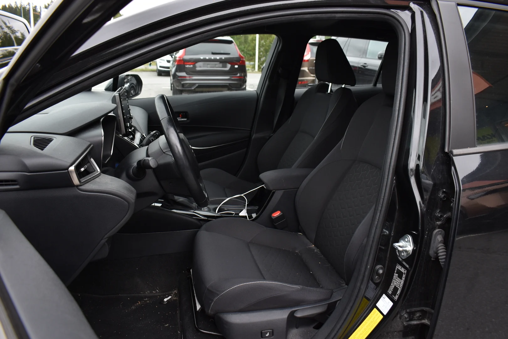 Car Image - 2eCConSkR750s2ngnpAZA4