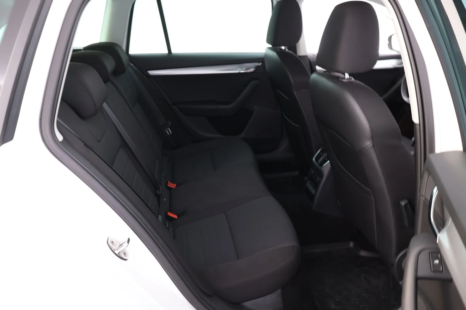 Car Image - 3Rh599TugjcYbkDwq4RJGG
