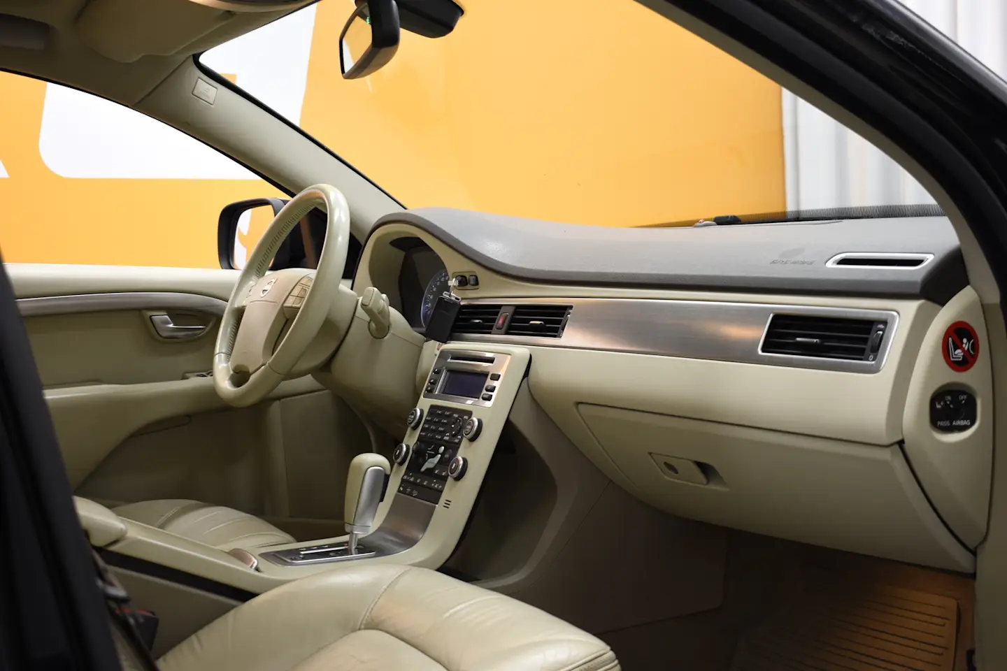 Car Image - 6YtKhCHqI5rcnhtMREfW6X