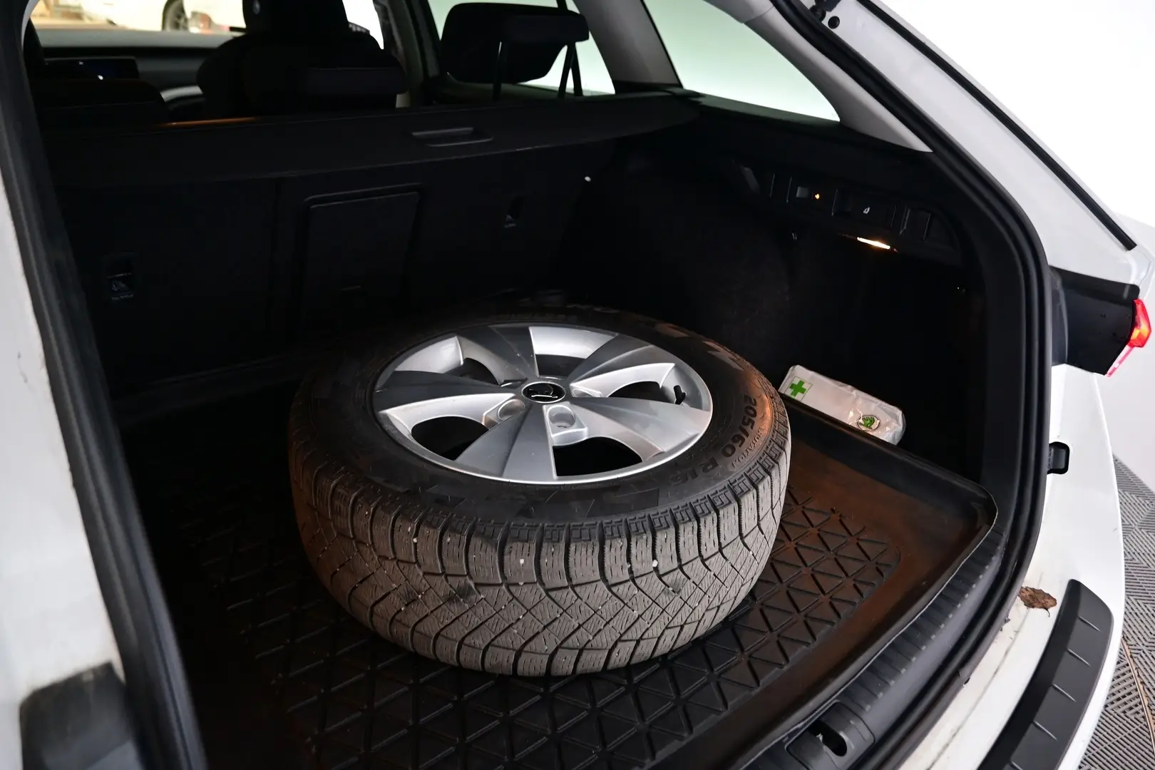Car Image - 3uVMtxJLzb5wDMudNg5px9