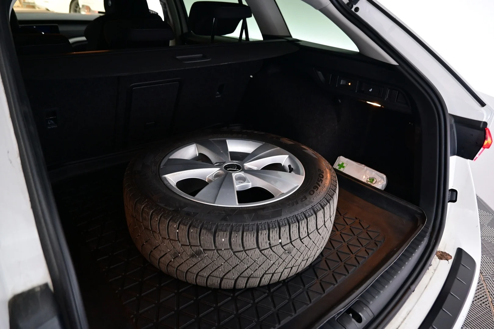 Car Image - 3uVMtxJLzb5wDMudNg5px9