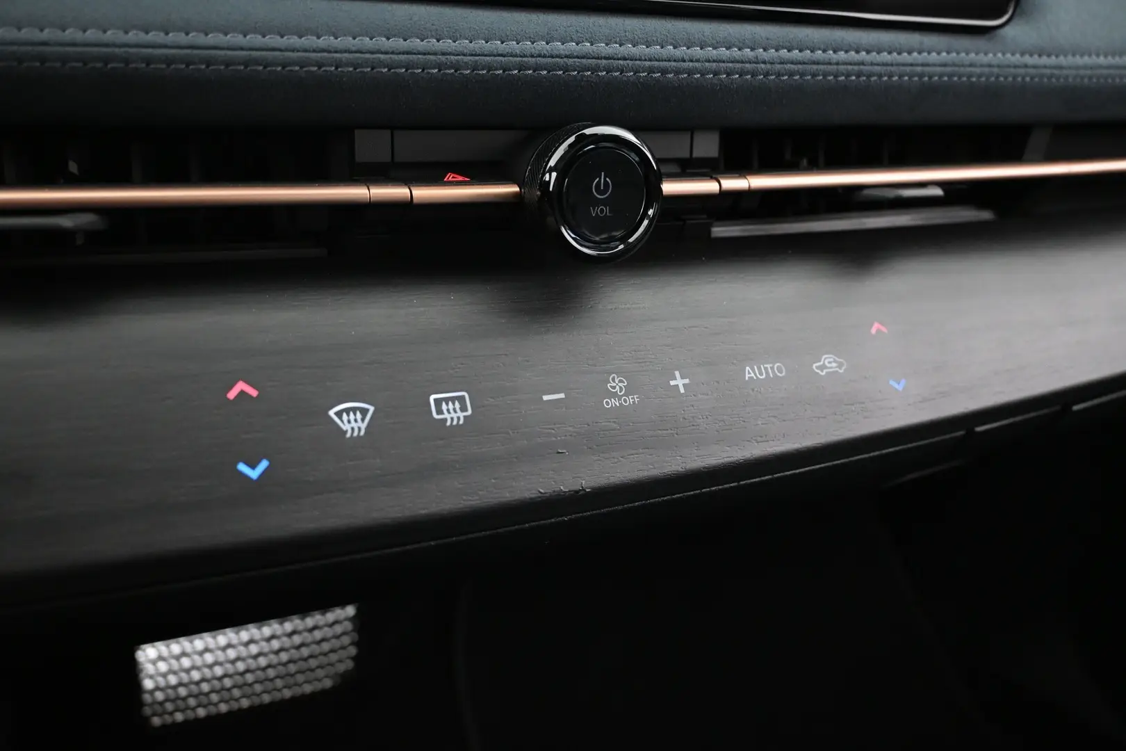 Car Image - 5qf5UAXOBLApfzH1OUpTFN
