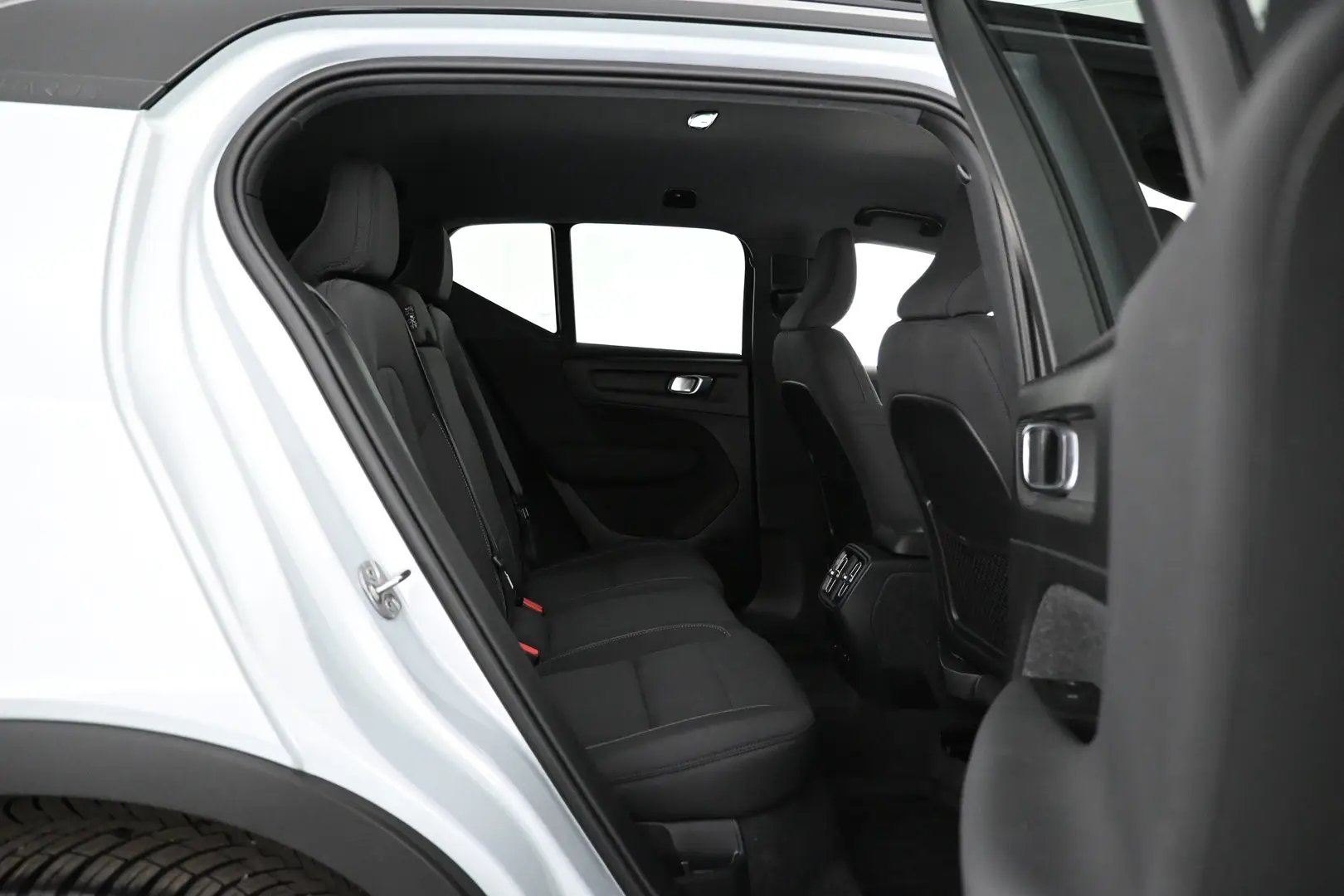 Car Image - lFNsjZot8TnNwpbwEIuYz