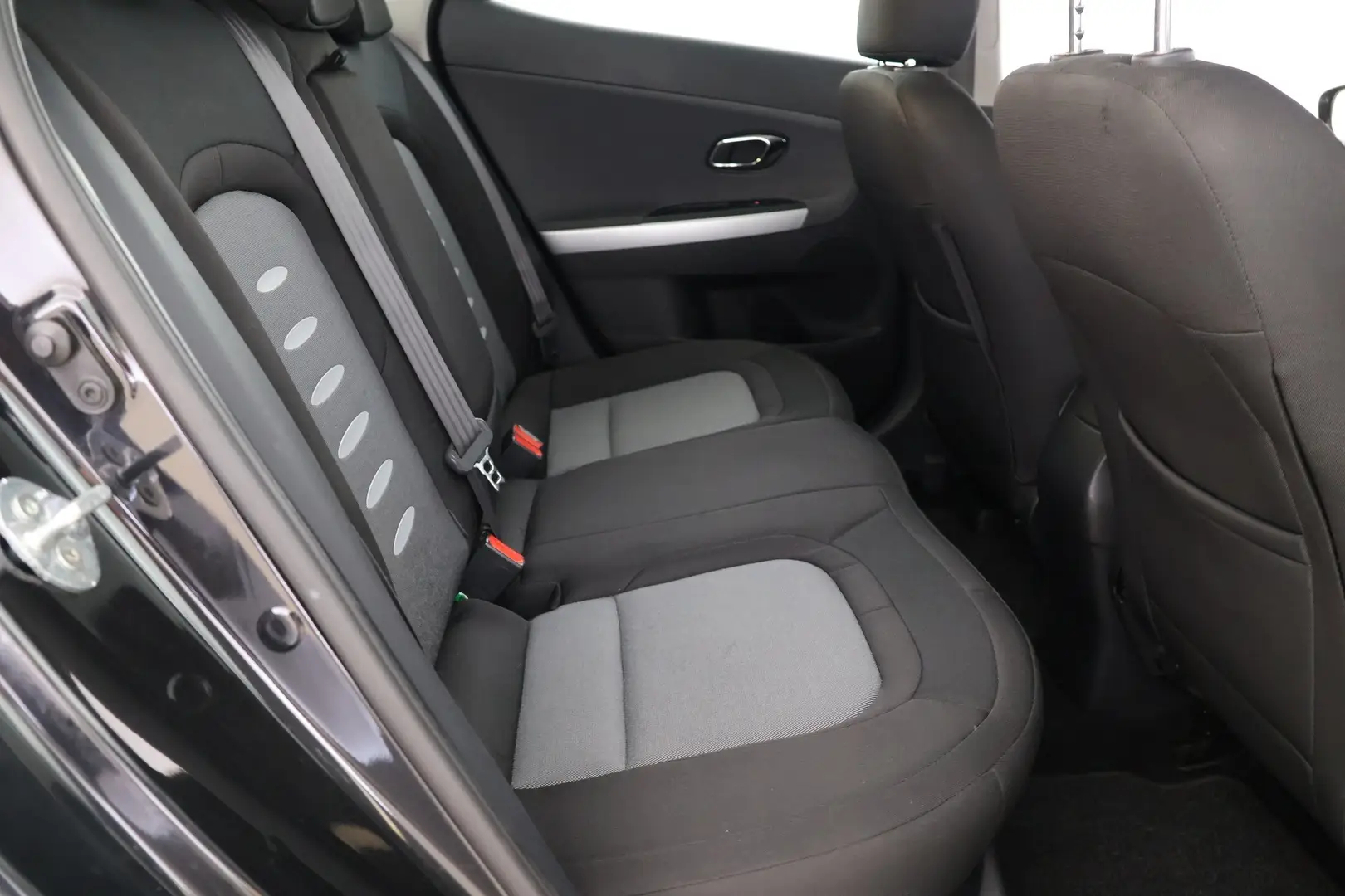 Car Image - 6TPPFqxEIFLxKmbsjwVj6u