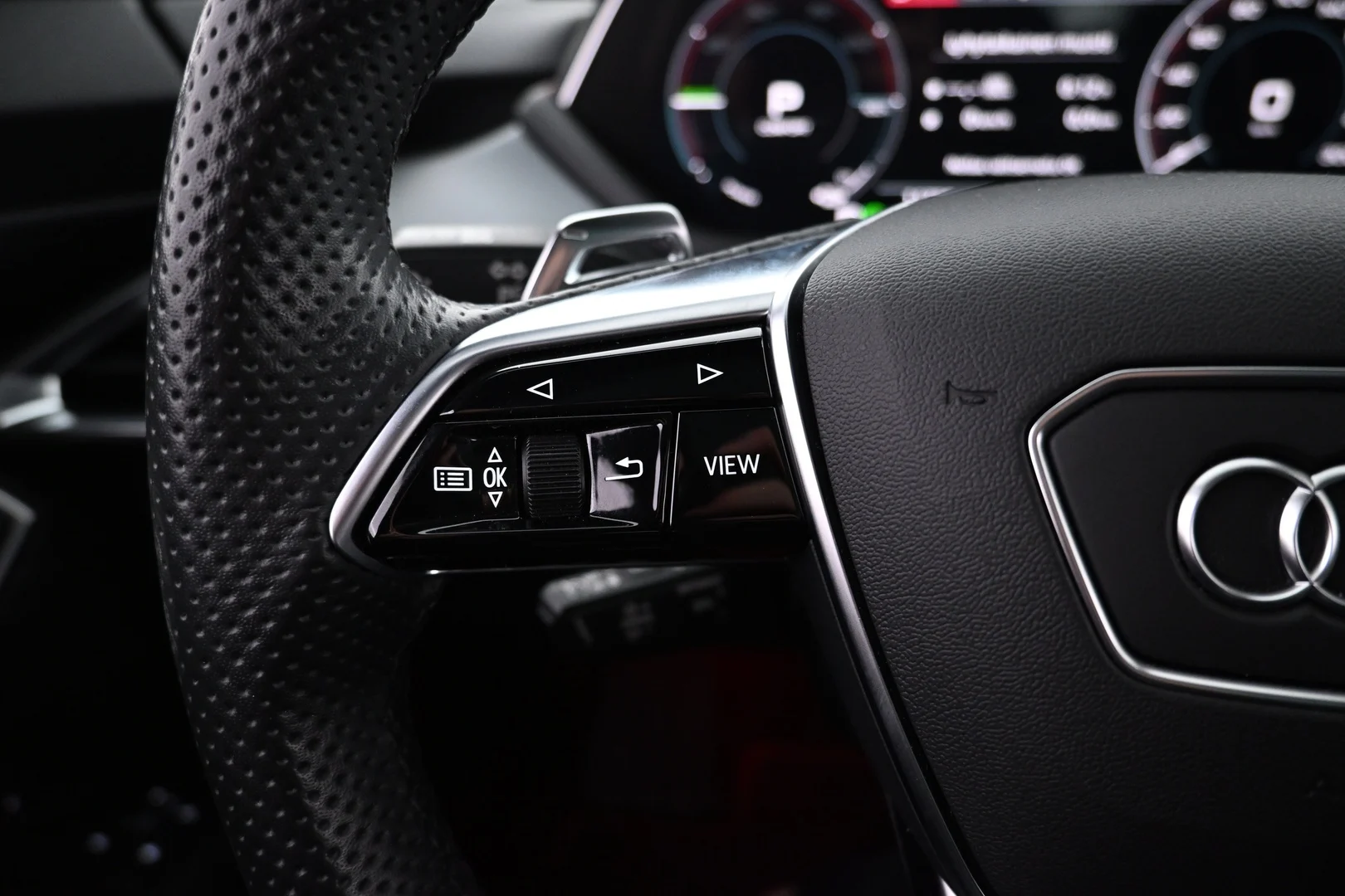 Car Image - 1dnZDa7Gf26mg8YeYR7d3u
