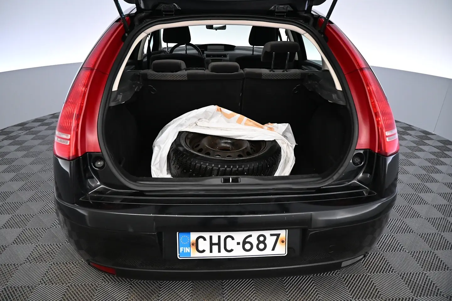 Car Image - T1Lk6lpTFl4LYX5A4MuZR