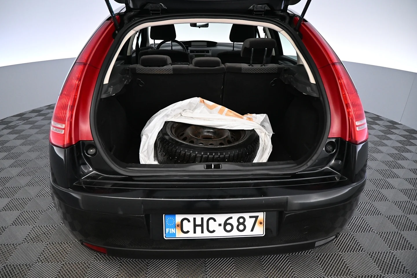 Car Image - T1Lk6lpTFl4LYX5A4MuZR