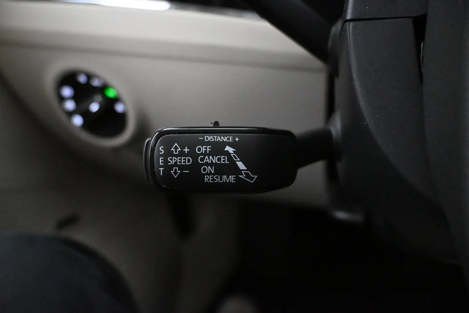 Car Image - 6O9FaZmGEMut87tKHAc1zl