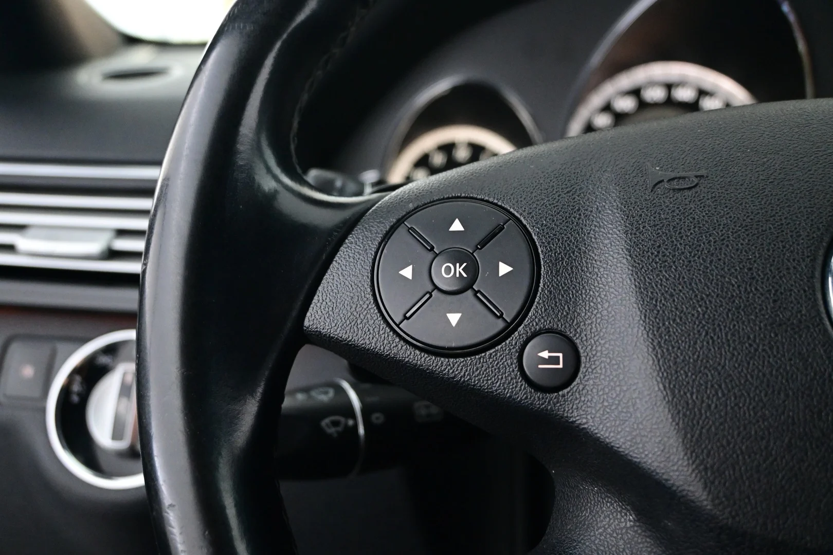Car Image - 2kRhSF7kMpCxYnHbmlxsSA