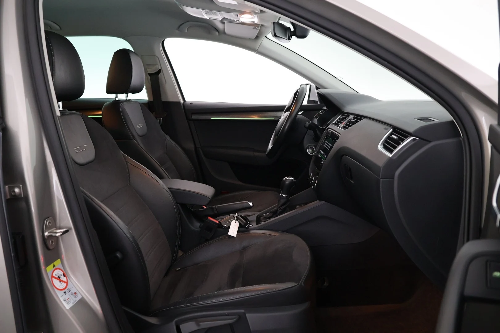 Car Image - J7rcaXnQawWLJkYEC69pM