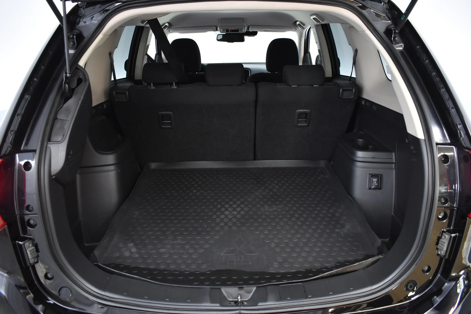 Car Image - Ini5y3pdeMwTstJmik0o6
