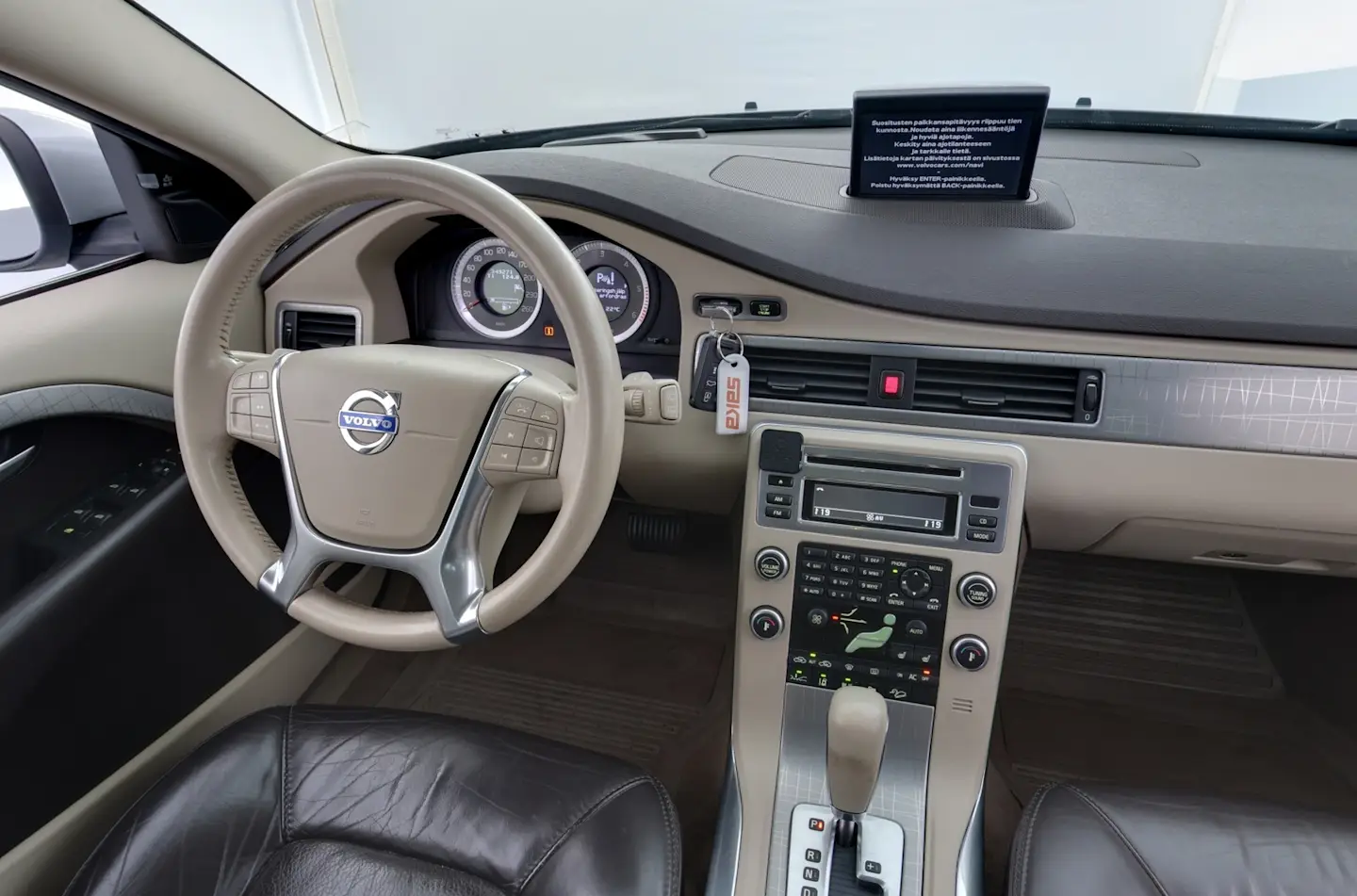 Car Image - R2KSfvElTjb00cxCRcUvg