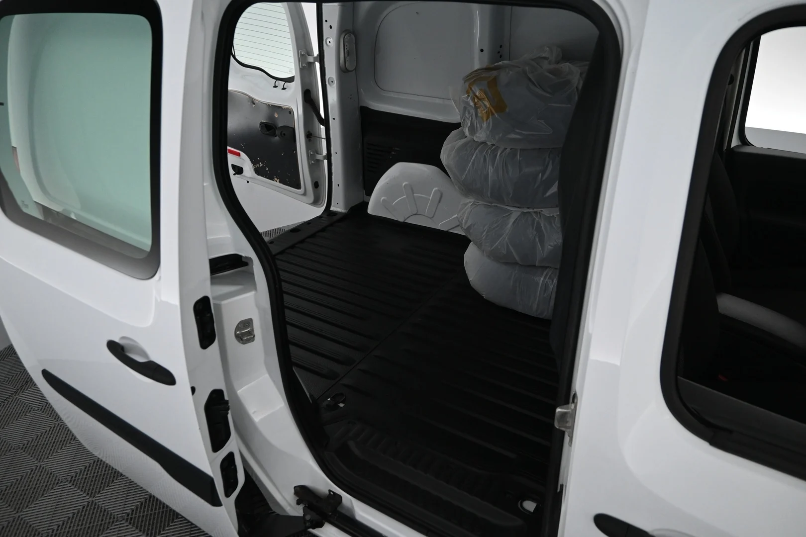 Car Image - 5fpGojXFk7luyZvYnDz6Ke