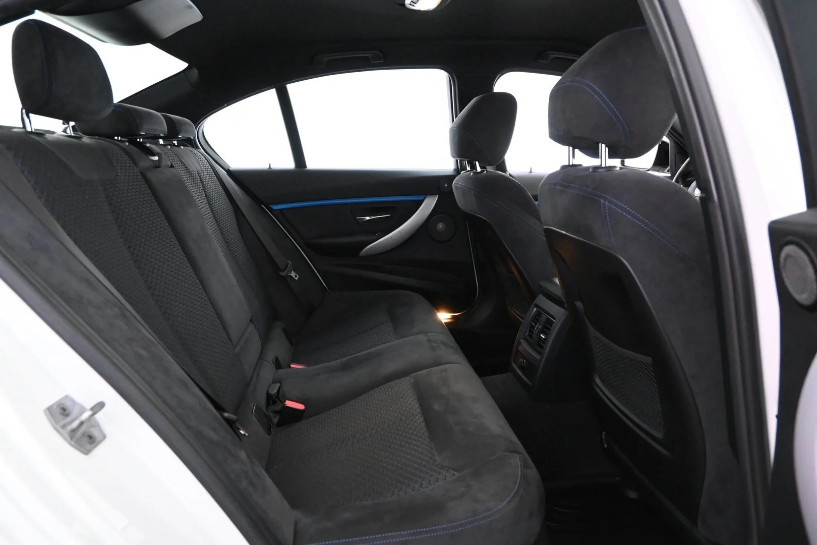 Car Image - 37dHMOSiu8qbABgxg9GzKp