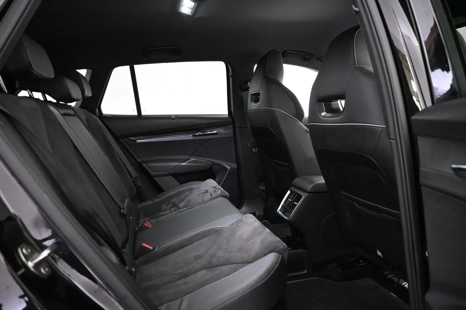 Car Image - 3W4ltdTkzK0NqUm9GenxMa