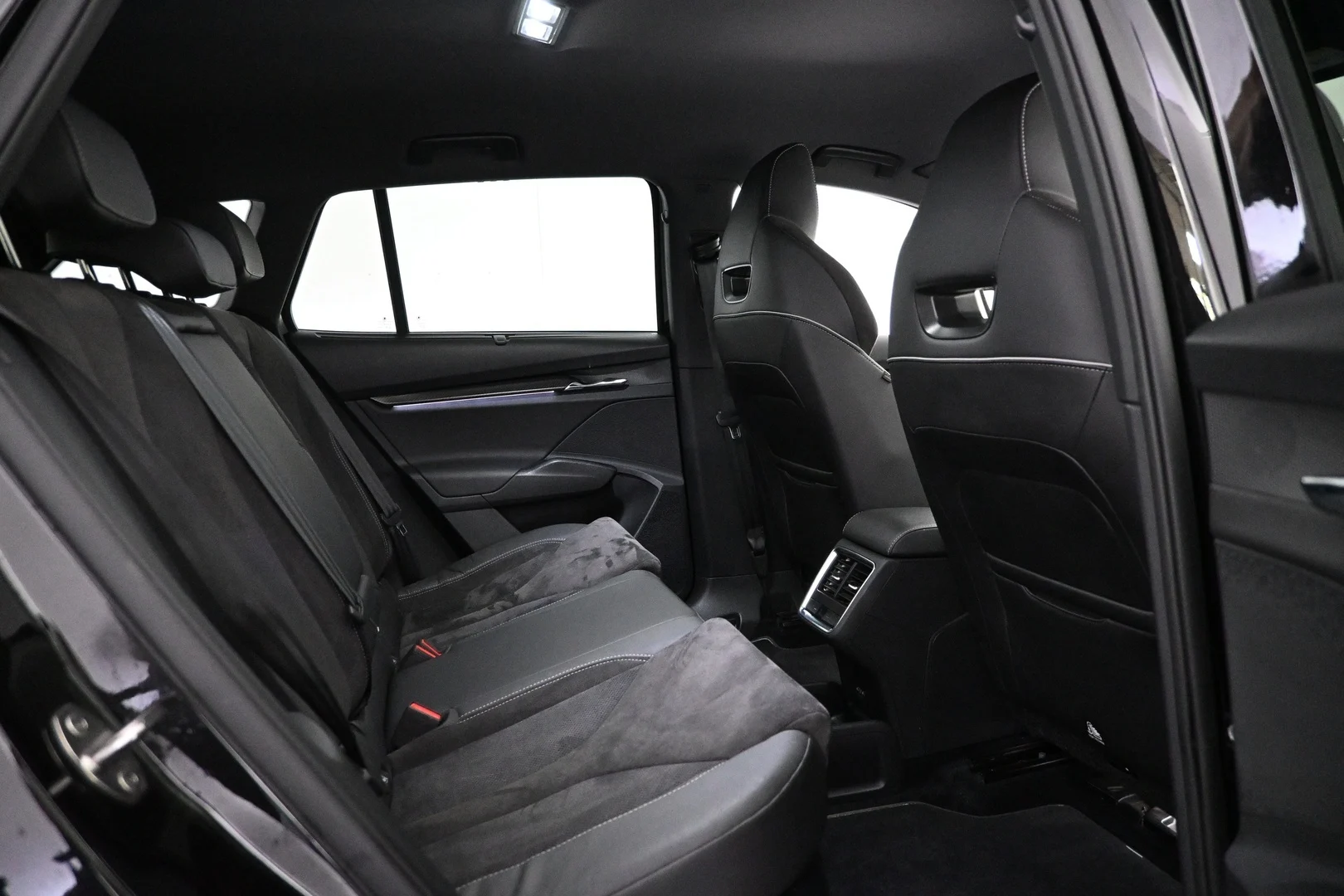 Car Image - 3W4ltdTkzK0NqUm9GenxMa