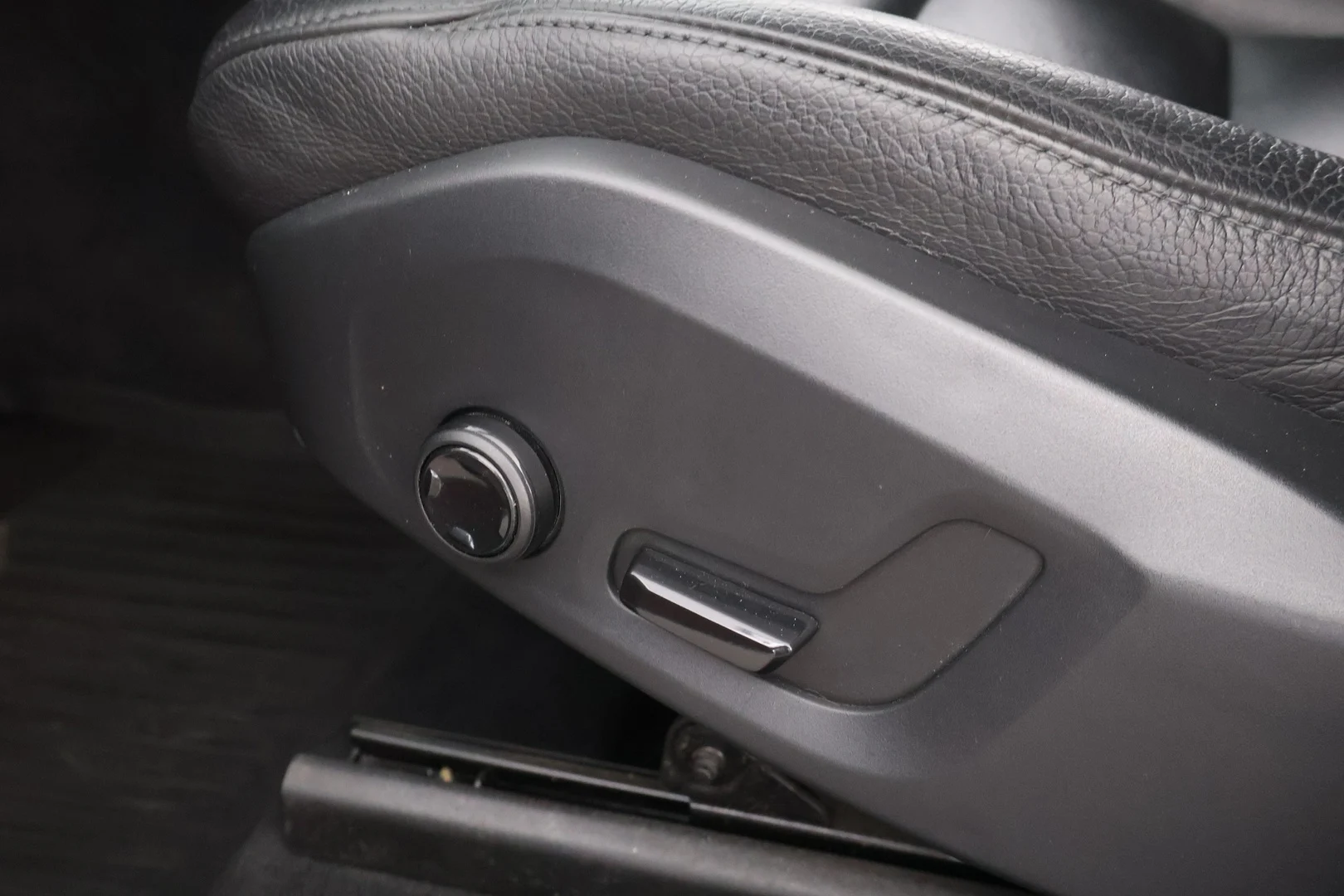 Car Image - 2xGwmoY44bnembLtY1G11a