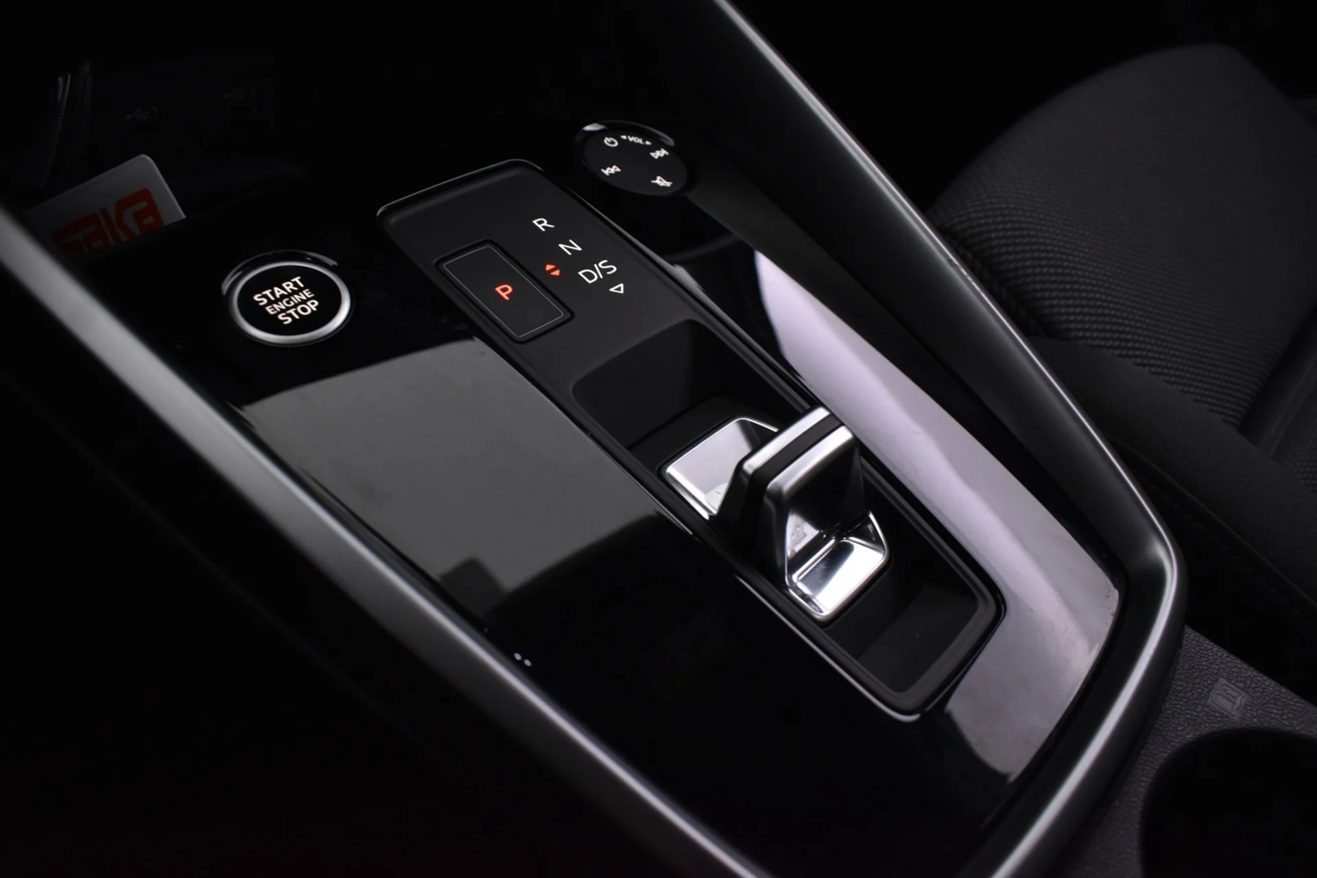 Car Image - 2f2zOgoGuGCfpjHdgXlS4b