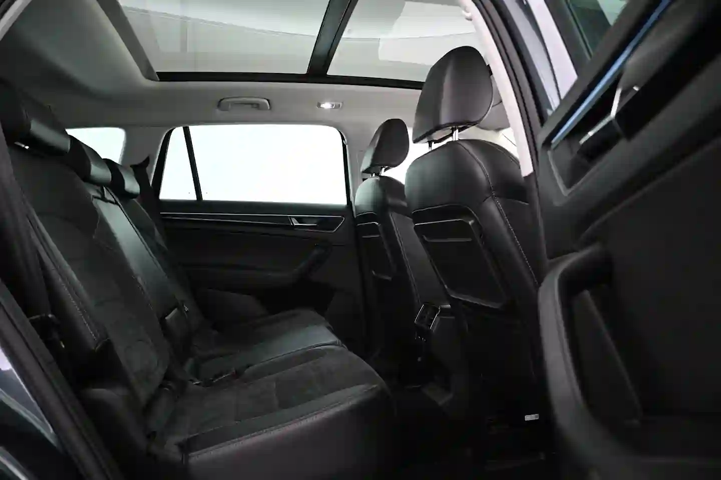 Car Image - 4C80NqqGDtXKOM2sDBhuSp