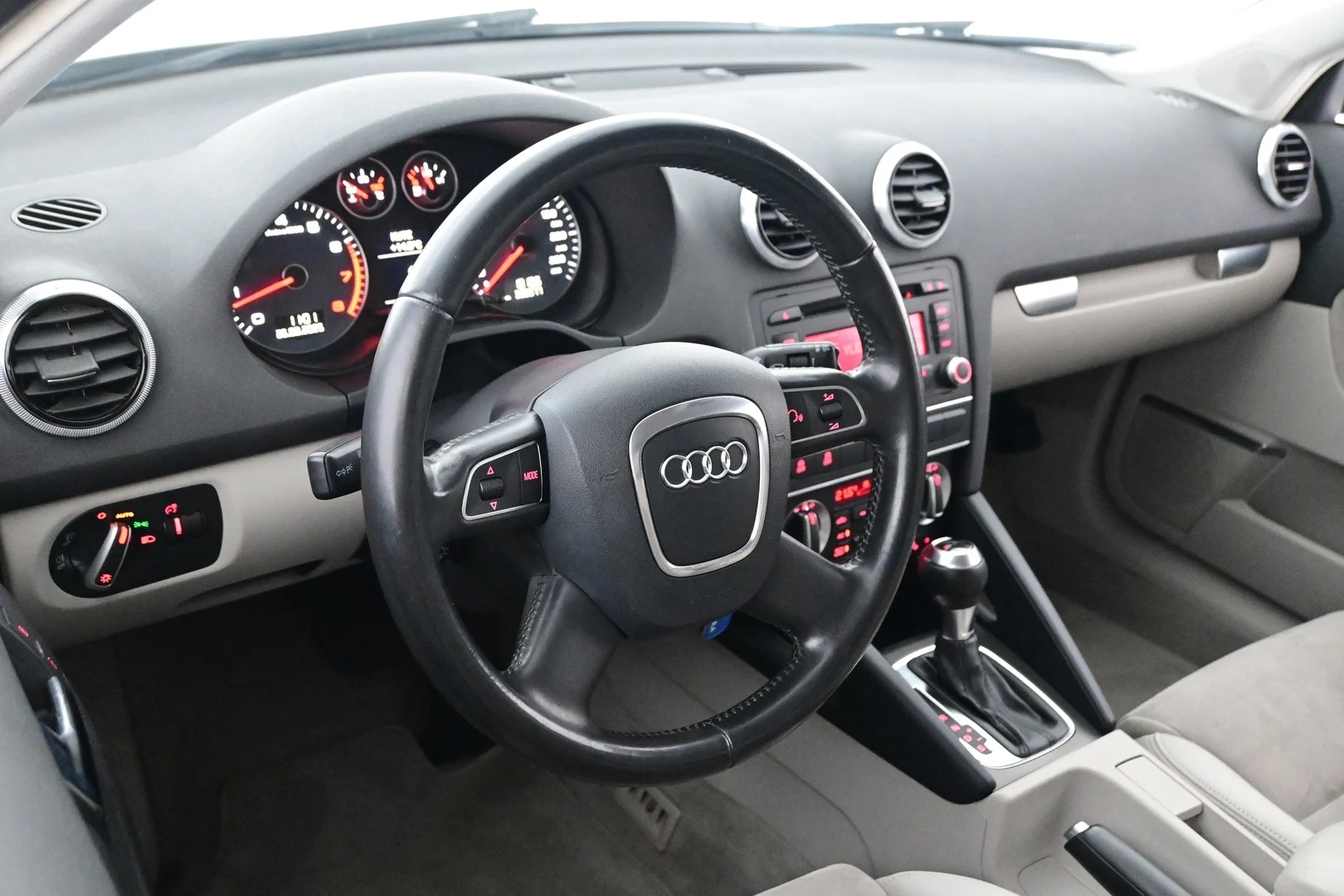 Car Image - 6D4QNfOpc7V3AVfXlB1wYA