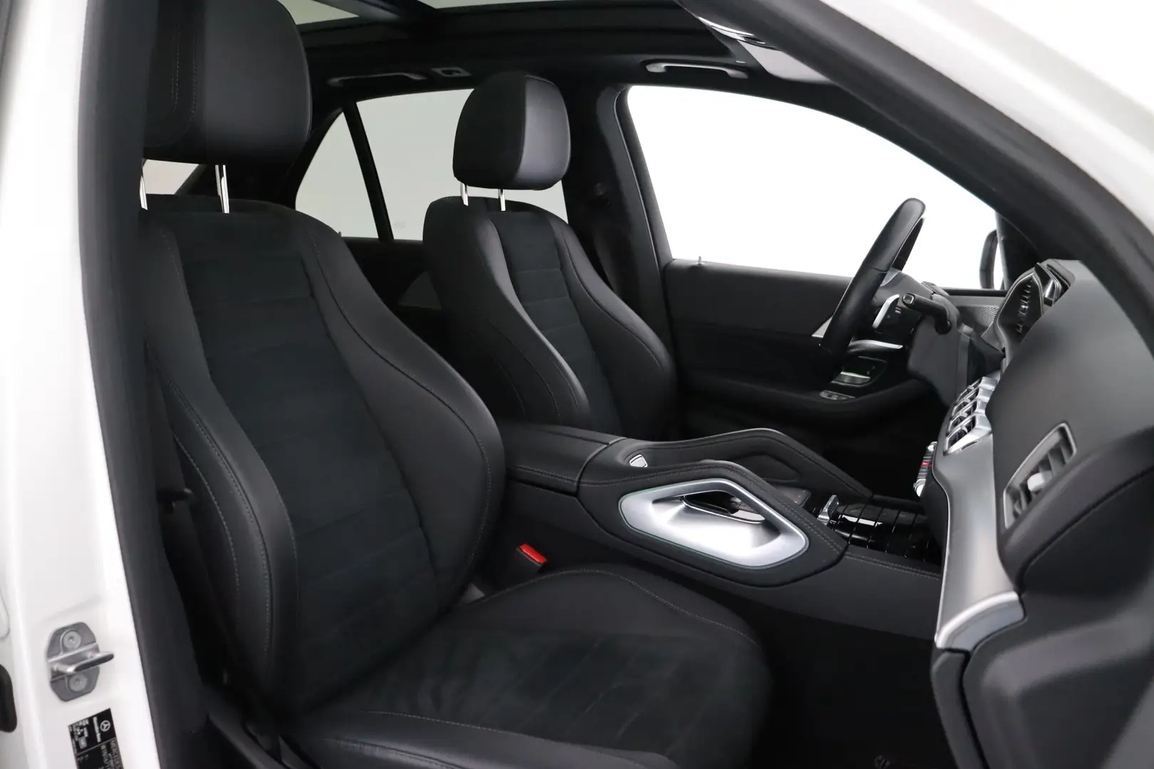 Car Image - 2NsUQdo8wbBNBdrLOJs6vq