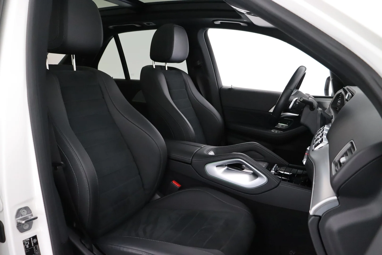 Car Image - 2NsUQdo8wbBNBdrLOJs6vq