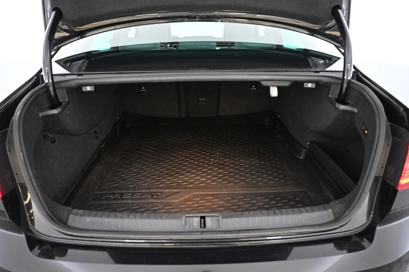 Car Image - 6BG19eRj2LxopuJ496m5u7