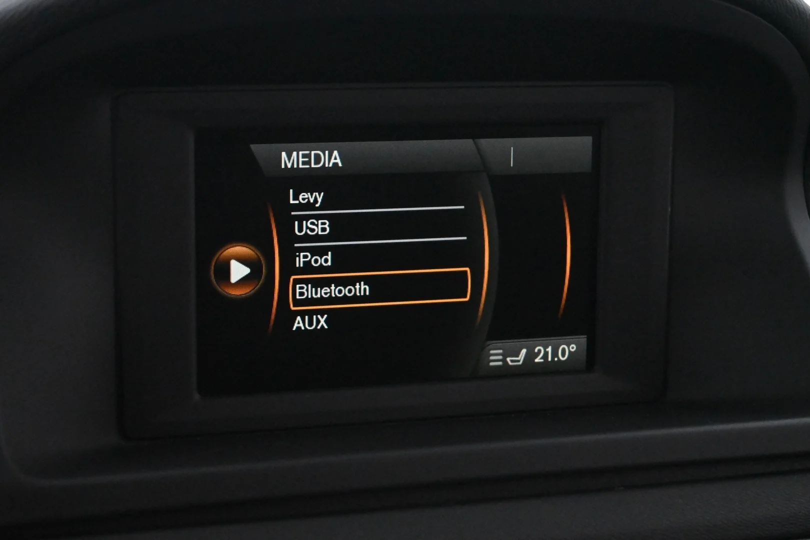 Car Image - 1m2yhTT5Y0sVZon2q8lhL1